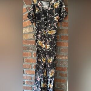 Floral Buttoned Tie Romper Girls XL 14/16 Ruffle sleeves.  #0010